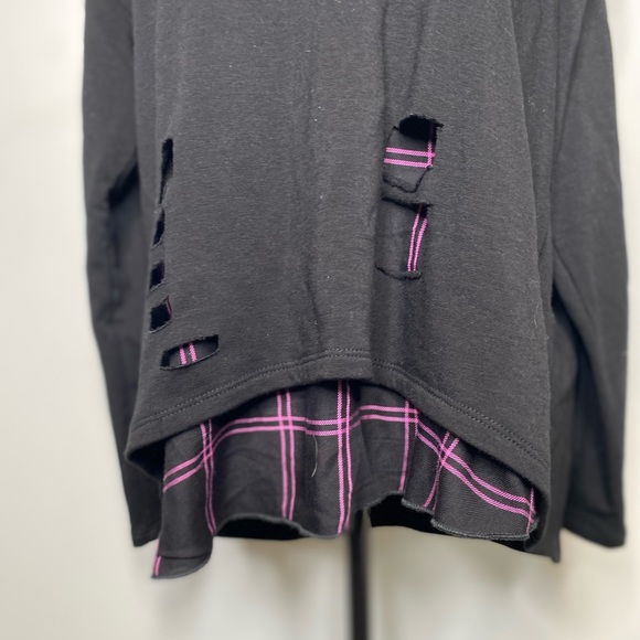 Generation Love Revolve Black Plaid Sweater Pink - Picture 2 of 8